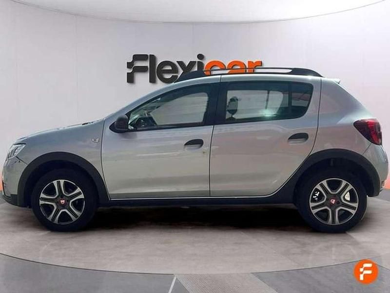 Usado Dacia Sandero Comfort 95 CV (69 kW) 2019 Gris Utilitario