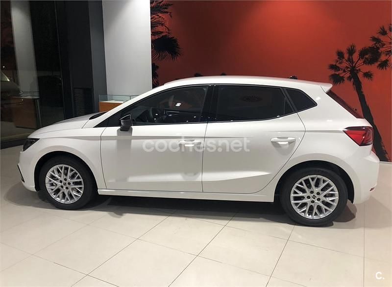 Usado Seat Ibiza FR 110 CV (80 kW) 2023 Blanco Utilitario