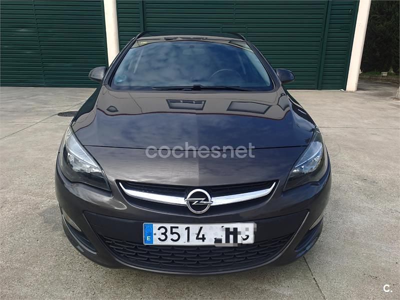 Usado Opel Astra Selective 110 HP (80 kW) 2016 Castanho Carrinha