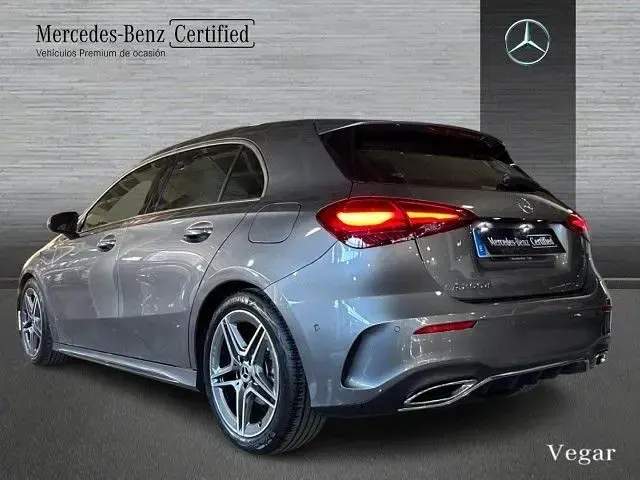 Usado Mercedes A200 150 CV (110 kW) 2025 Gris montaña