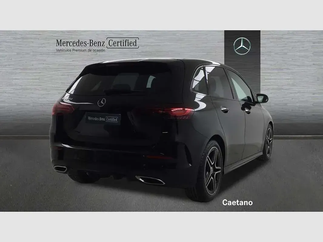 Usado Mercedes B200 150 CV (110 kW) 2025 Negro Utilitario