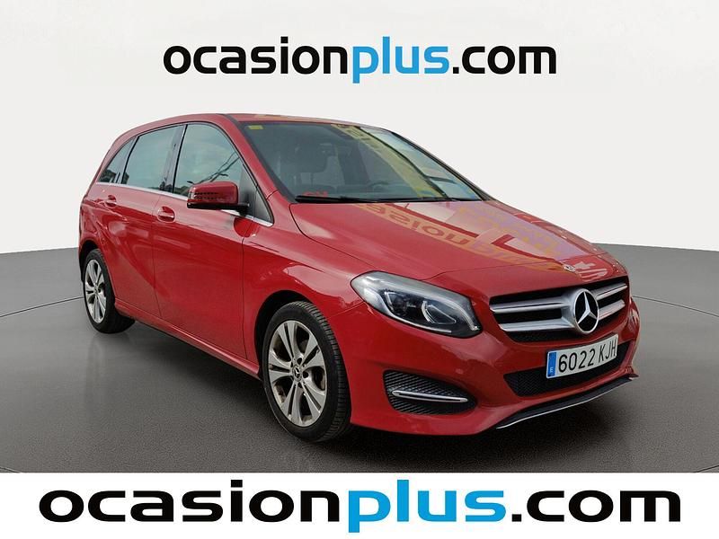 Usado Mercedes B180 109 CV (80 kW) 2018 Rojo Monovolumen