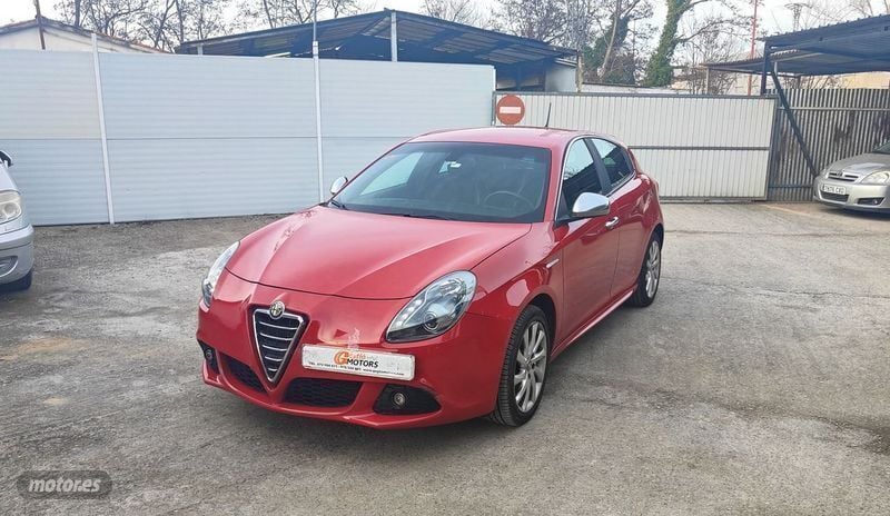 Usado Alfa Romeo Giulietta 140 CV (102 kW) 2012 Rojo Utilitario
