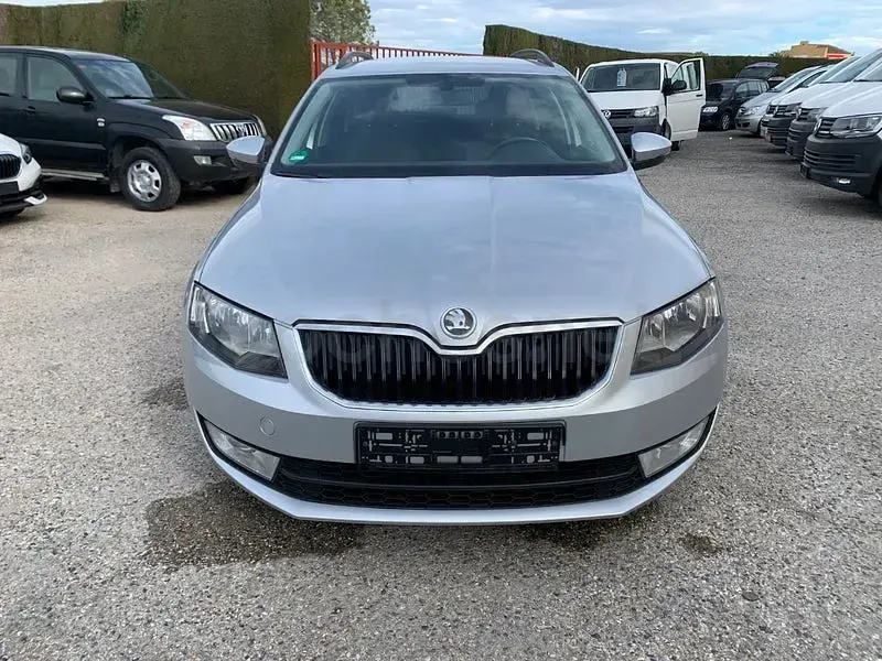 Usado Skoda Octavia Ambition 150 CV (110 kW) 2014 Gris / plata Familiar