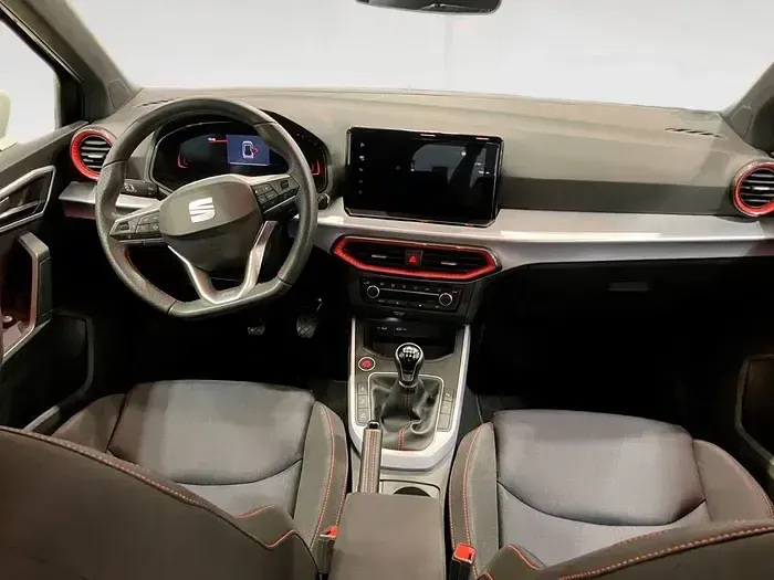 Usado Seat Arona FR 115 CV (84 kW) 2024 Negro SUV