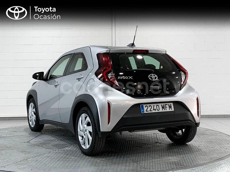 Usado Toyota Aygo X Play 72 CV (52 kW) 2023 Gris / plata SUV