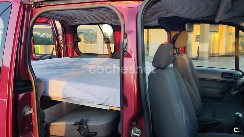 Usado Ford Tourneo Connect Trend 102 CV (75 kW) 2023 Granate Monovolumen