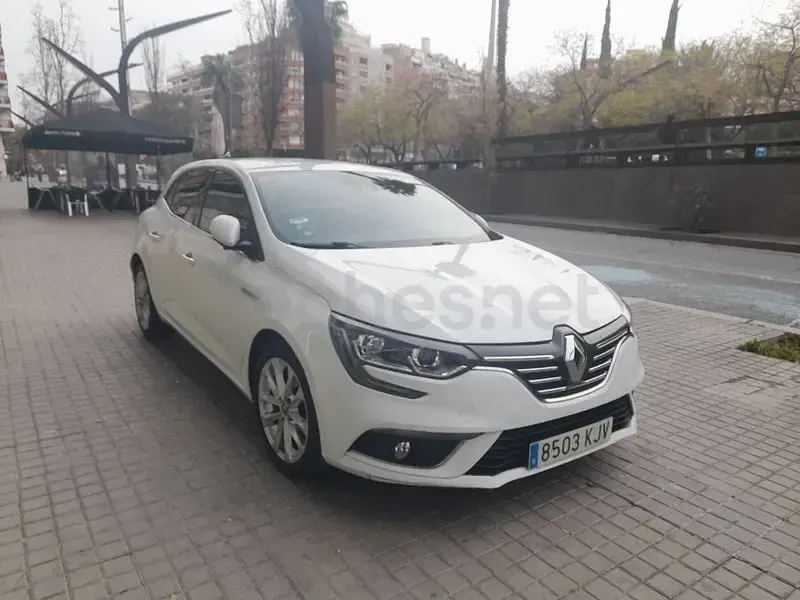 Usado Renault Mégane IV Bose Edition 130 CV (95 kW) 2018 Blanco Berlina