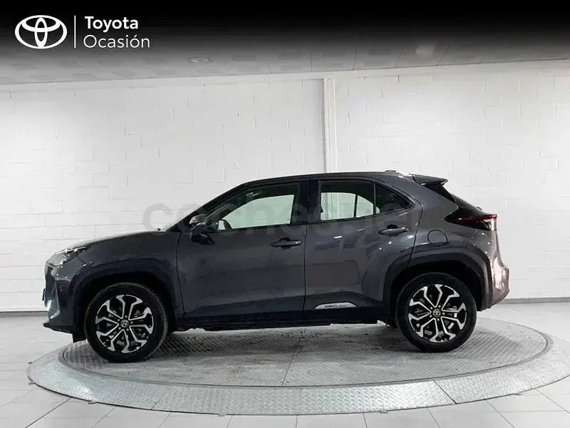 Usado Toyota Yaris Cross Active 116 CV (85 kW) 2022 Gris / plata SUV