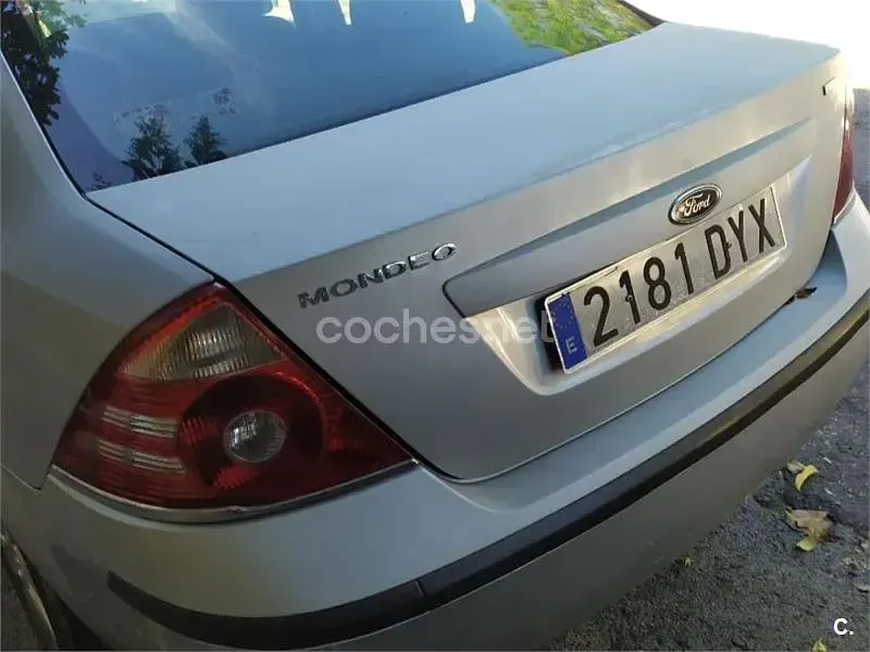 Usado Ford Mondeo Trend 115 CV (84 kW) 2006 Gris / plata Berlina