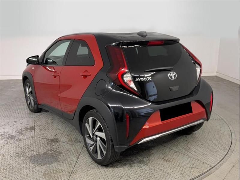 Usado Toyota Aygo X Edition 72 CV (52 kW) 2022 Bitono rojo chilli SUV