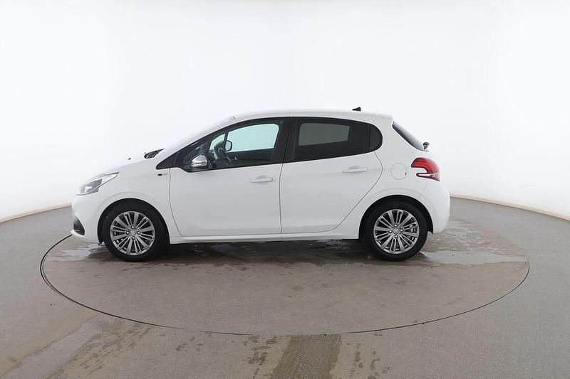 Usado Peugeot 208 Style 100 CV (73 kW) 2016 Blanco Utilitario
