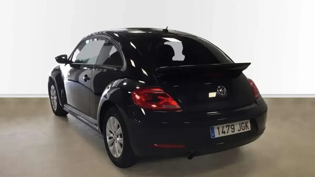 Usado VW Beetle Design 105 CV (77 kW) 2015 Negro Utilitario