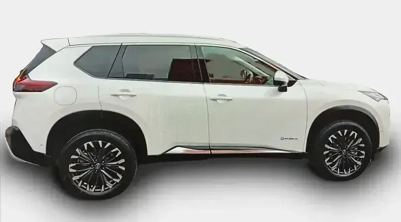 Usado Nissan X-Trail Tekna 204 CV (150 kW) 2025 Kori white metalizado SUV
