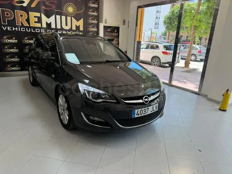 Usado Opel Astra Excellence 136 CV (100 kW) 2016 Gris / plata Familiar
