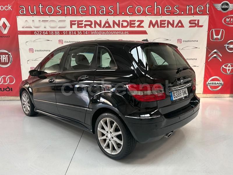 Usado Mercedes B200 136 CV (100 kW) 2008 Negro Monovolumen