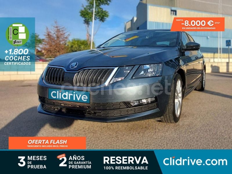 Gris / plata Usado 2017 Skoda Octavia Ambition Berlina | 12.190 € (Precio justo) - Imagen 1/3