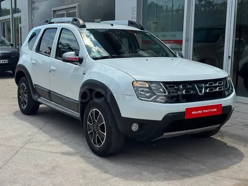 Usado Dacia Duster Lauréate 110 CV (80 kW) 2016 Blanco SUV