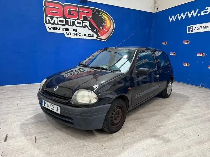 Usado Renault Clio II 65 CV (47 kW) 1998 Verde Berlina