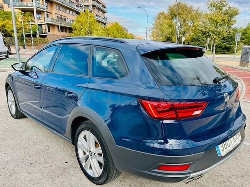 Usado Seat Leon 150 CV (110 kW) 2019 Azul Familiar