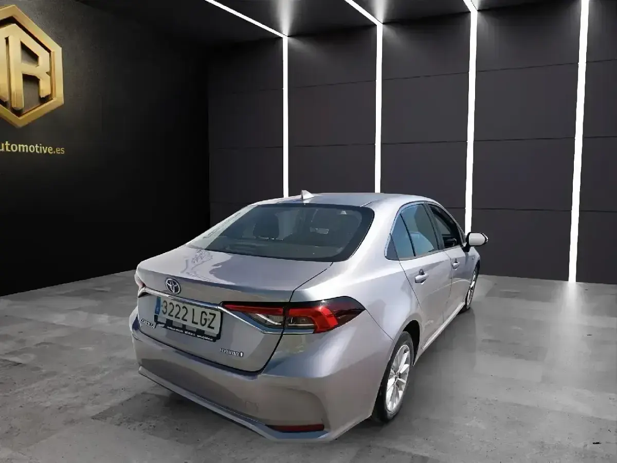 Usado Toyota Corolla Active 122 CV (89 kW) 2020 Gris Berlina