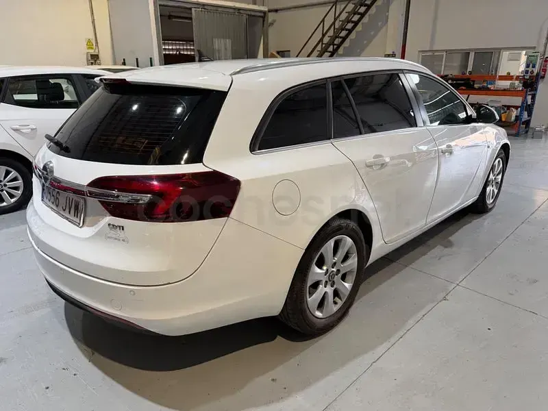 Usado Opel Insignia Selective 136 CV (100 kW) 2017 Blanco Familiar