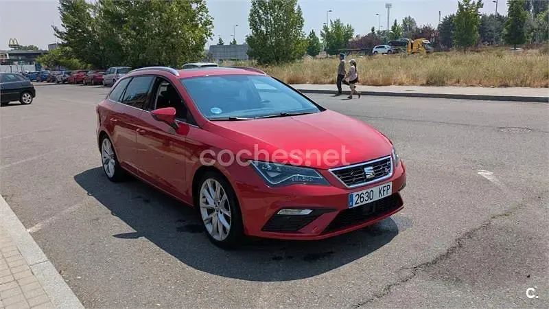 Usado Seat Leon ST FR 150 CV (110 kW) 2017 Rojo Familiar