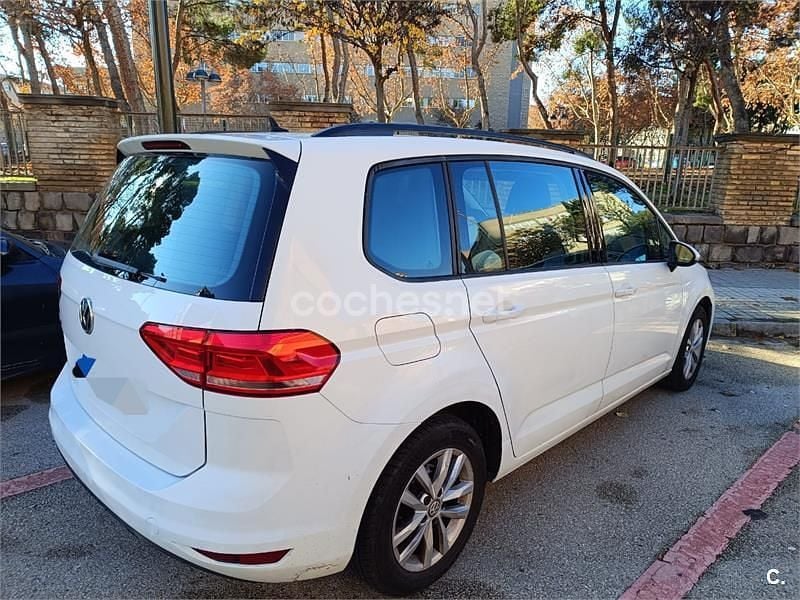 Usado VW Touran Advance 115 CV (84 kW) 2017 Blanco Monovolumen