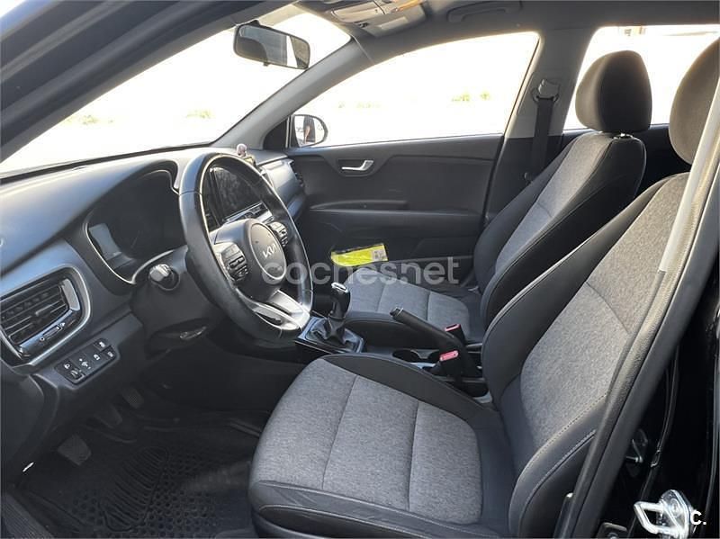 Usado Kia Stonic 84 CV (61 kW) 2022 Negro SUV