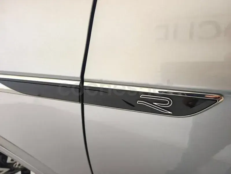 Usado VW Touareg R-line 286 CV (210 kW) 2022 Gris / plata SUV