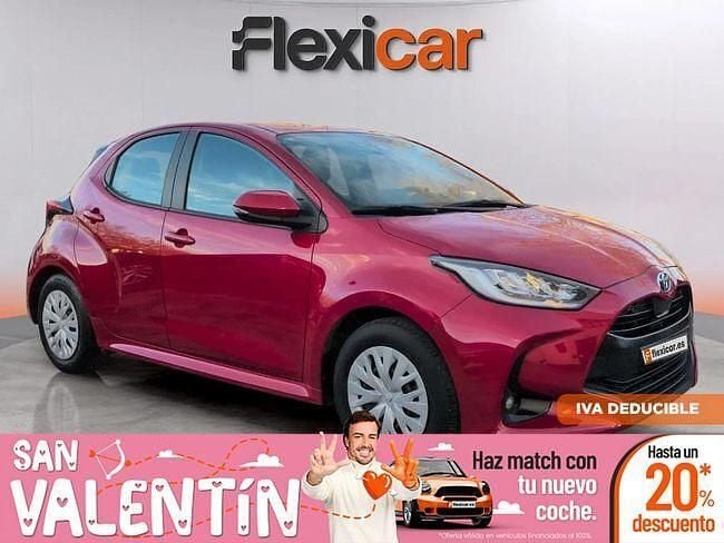 Usado Toyota Yaris Hybrid Active 116 CV (85 kW) 2023 Rojo