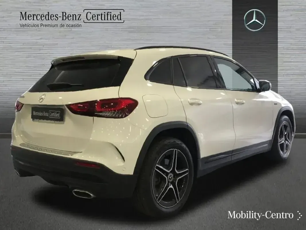 Usado Mercedes GLA250 AMG line 160 CV (117 kW) 2020 Blanco polar  pintura unicolor SUV