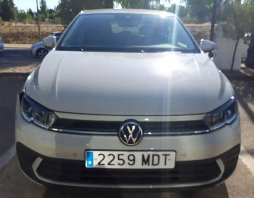 Usado VW Polo Life 95 CV (69 kW) 2023 Plateado Utilitario