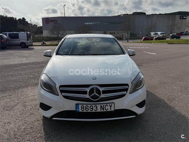 Usado Mercedes A180 Style 122 CV (89 kW) 2014 Blanco Berlina
