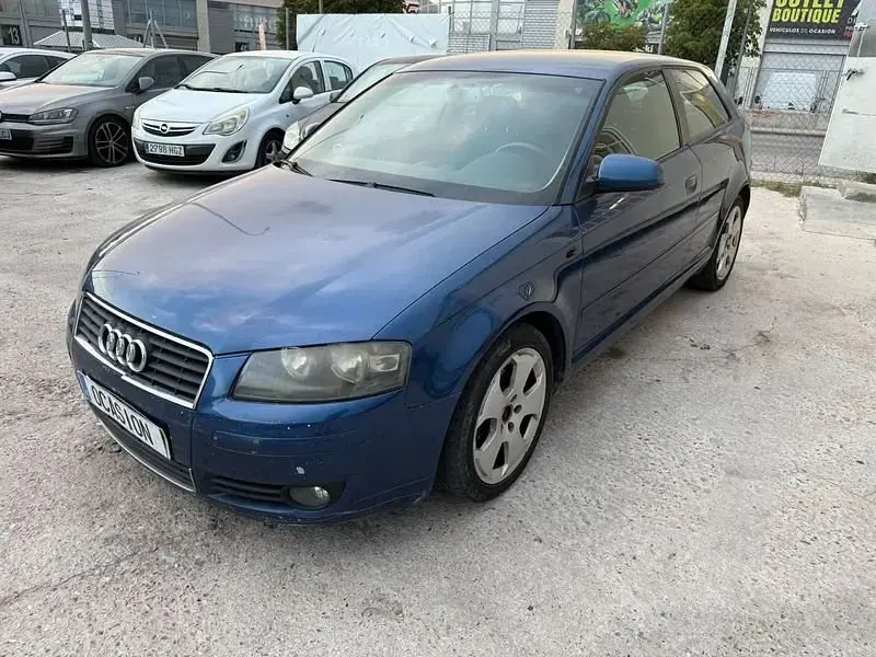 Usado Audi A3 Ambiente 140 CV (102 kW) 2004 Azul Utilitario