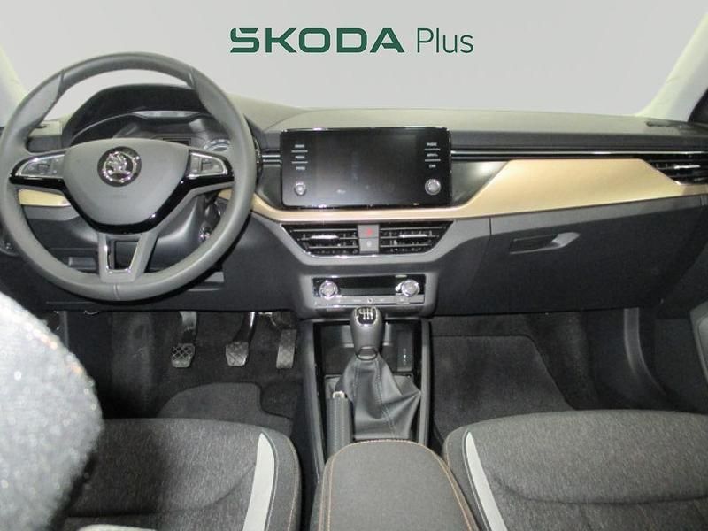 Usado Skoda Scala Ambition 110 CV (80 kW) 2021 Negro Utilitario