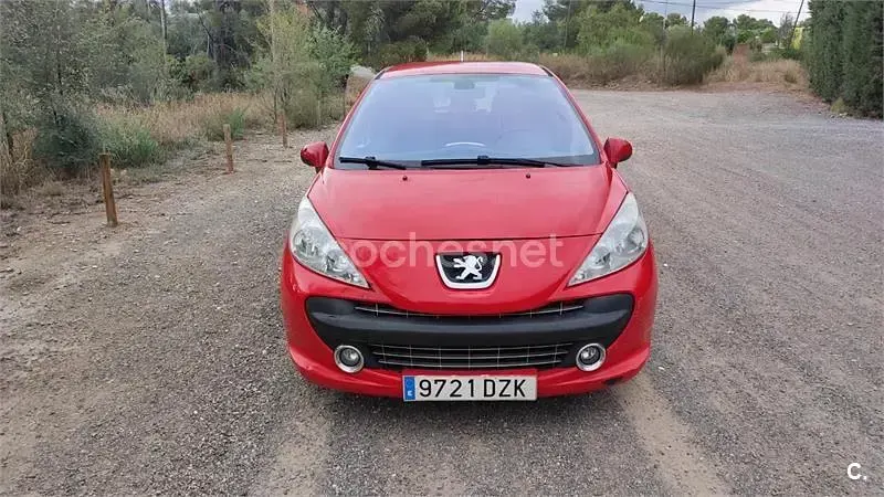 Usado Peugeot 207 110 CV (80 kW) 2006 Rojo Berlina