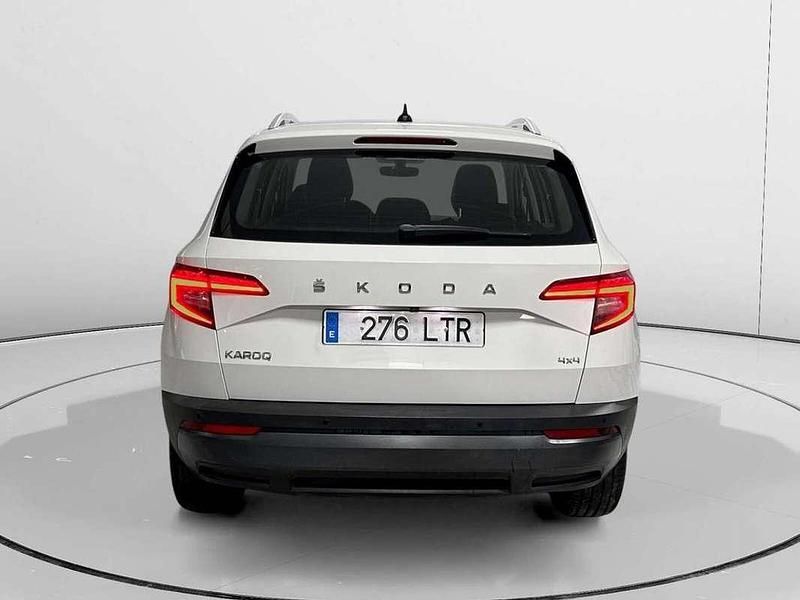 Usado Skoda Karoq Ambition 150 CV (110 kW) 2021 Blanco SUV