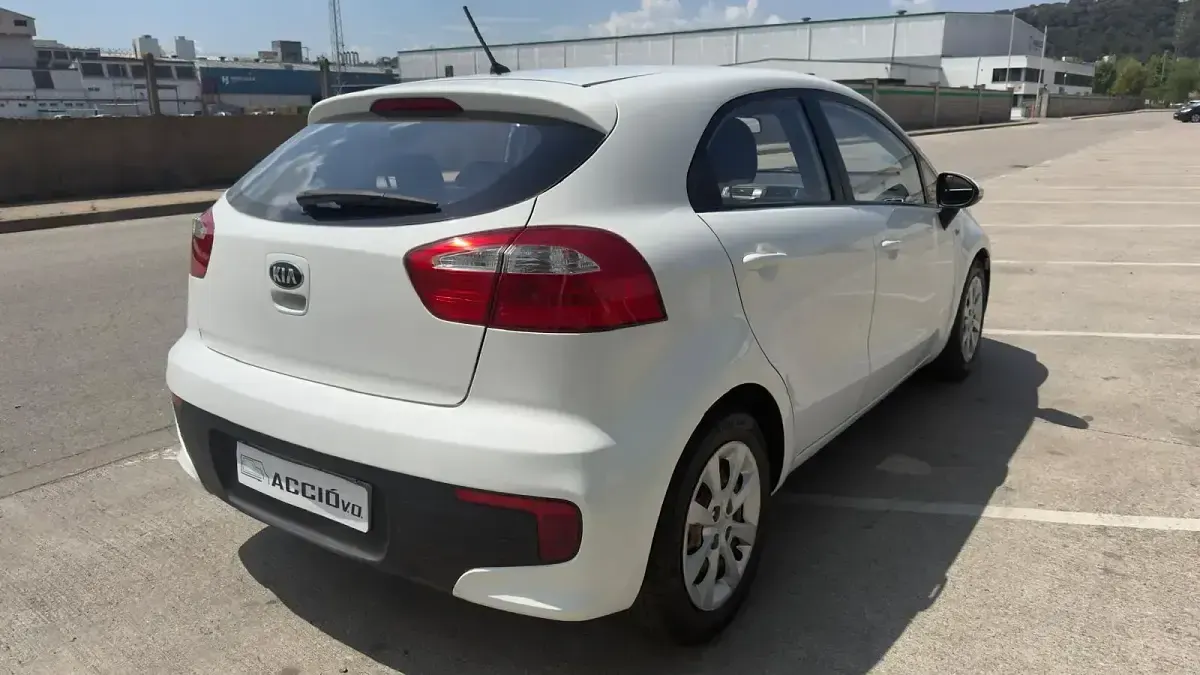 Usado Kia Rio 84 CV (61 kW) 2015 Blanco