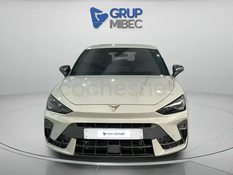 Usado Cupra Leon 150 CV (110 kW) 2025 Gris / plata Berlina