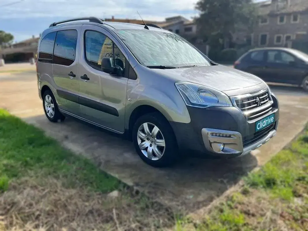 Usado Peugeot TePee Outdoor 110 CV (80 kW) 2016 Gris Van