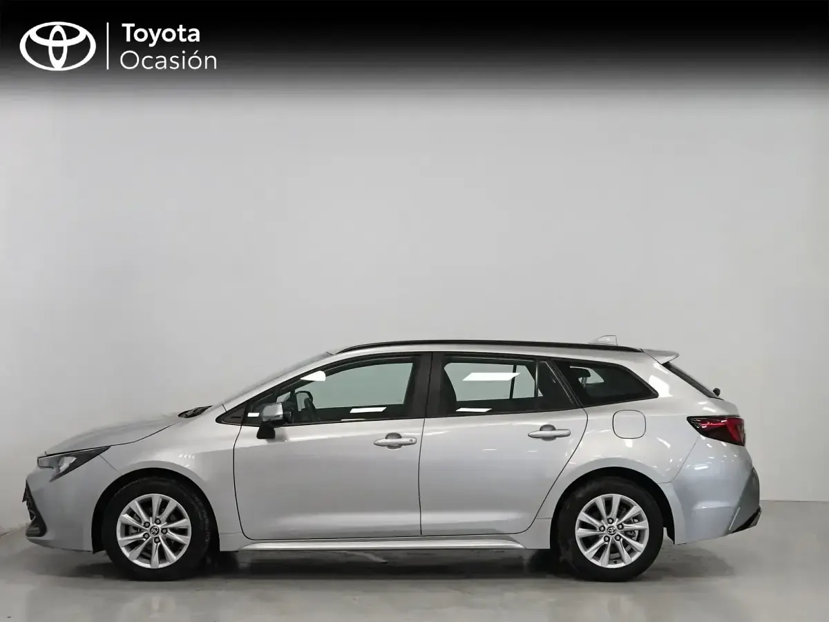 Usado Toyota Corolla Active 140 CV (102 kW) 2025 Gris Familiar