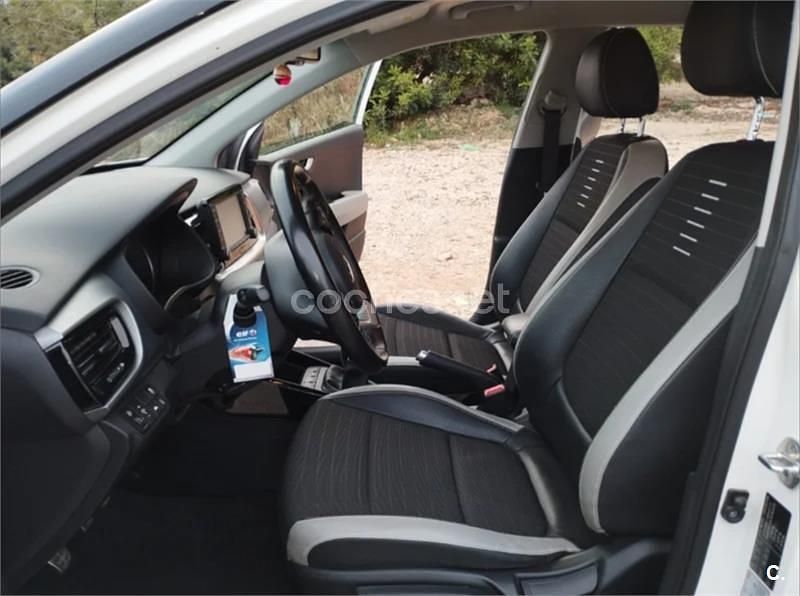 Usado Kia Stonic 110 CV (80 kW) 2018 Blanco SUV