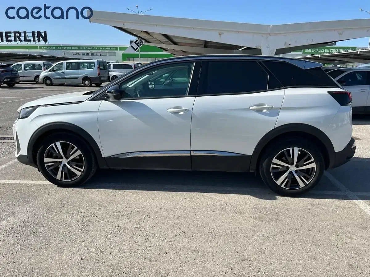 Usado Peugeot 3008 Allure 130 CV (95 kW) 2022 Blanco SUV