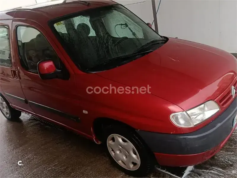 Usado Citroën Berlingo 75 CV (55 kW) 2001 Rojo Monovolumen