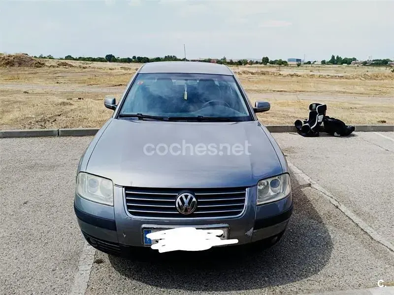 Usado VW Passat Edition 130 CV (95 kW) 2003 Gris / plata Berlina