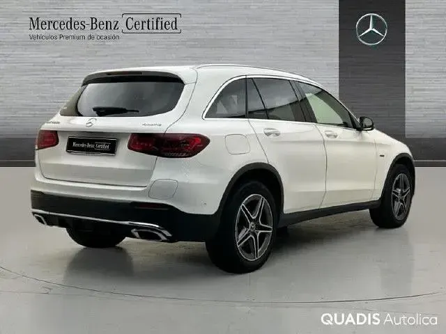 Usado Mercedes GLC300e 320 CV (235 kW) 2021 Blanco polar SUV