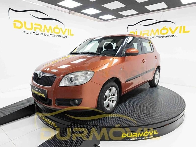 Usado Skoda Fabia 80 CV (58 kW) 2009 Naranja Berlina