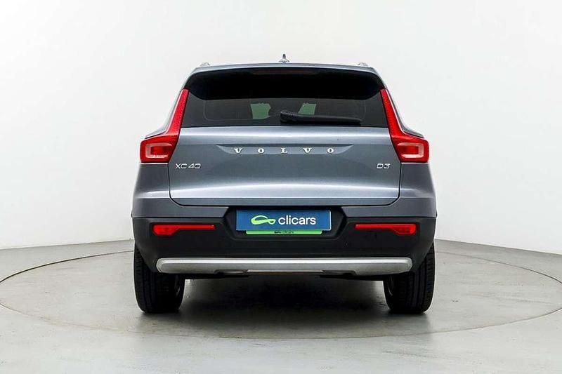 Usado Volvo XC40 Momentum 150 CV (110 kW) 2019 Plateado SUV