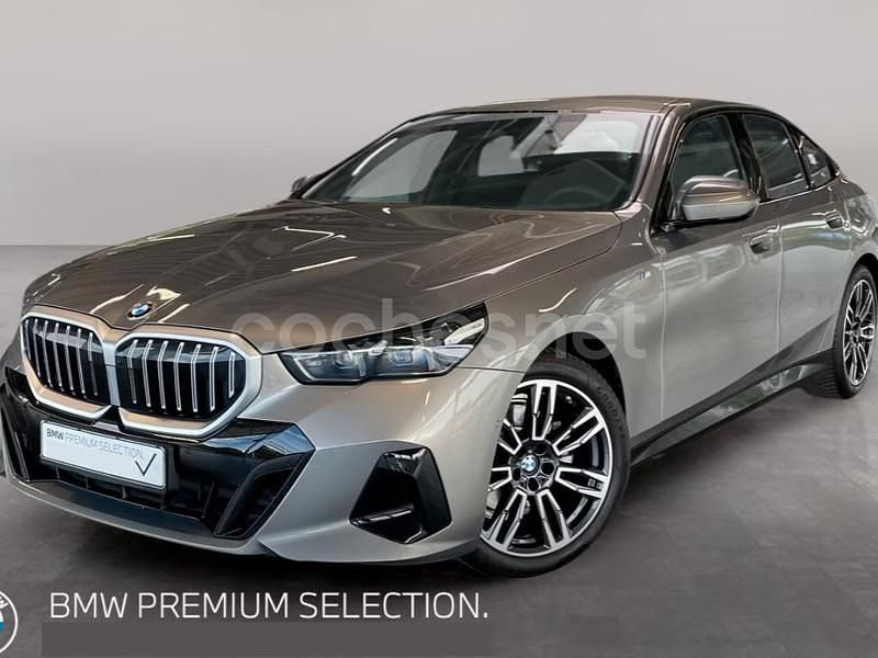 Gris / plata Usado 2024 BMW 520 Comfort Edition Berlina | 51.500 € - Imagen 1/4